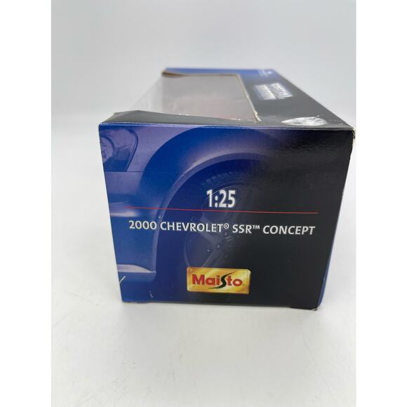 Maisto 2000 Chevrolet SSR Concept Red 1:25 Special Edition - Picture 6 of 9